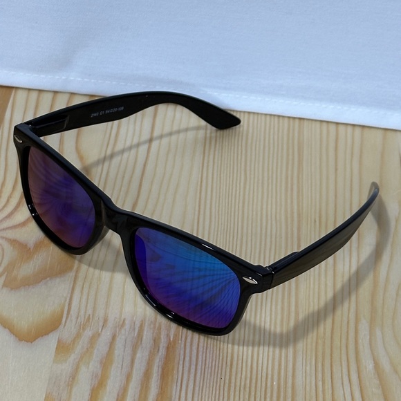 Wayfarer Sunglasses - Picture 3 of 4